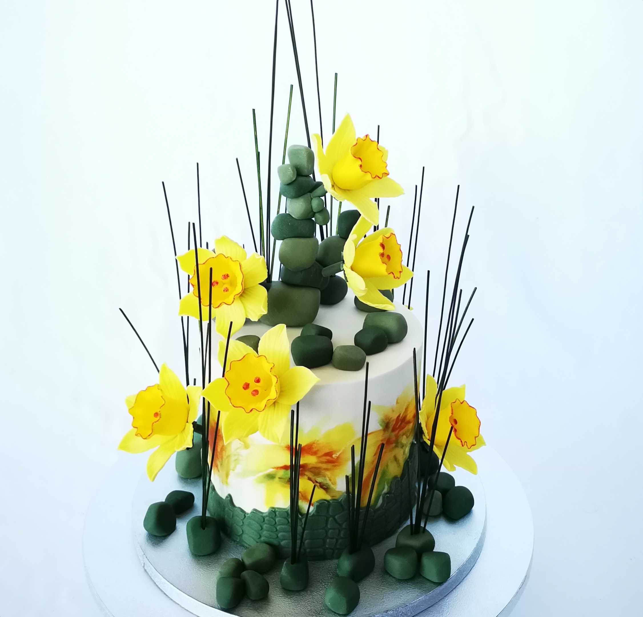 Gâteau d'anniversaire aux fruits et fleurs de printemps